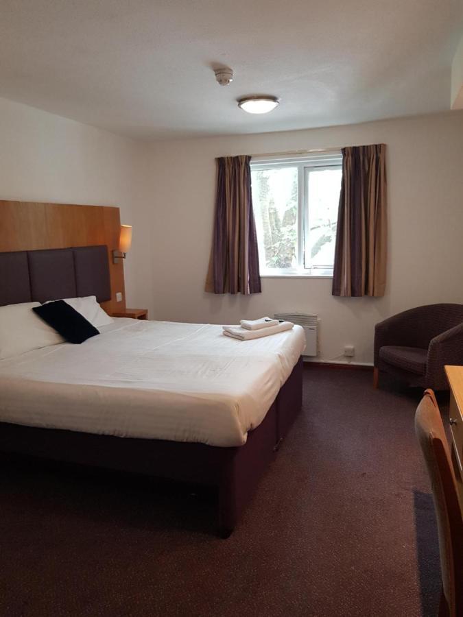V Lodge Manchester มิดเดิลตัน ภายนอก รูปภาพ