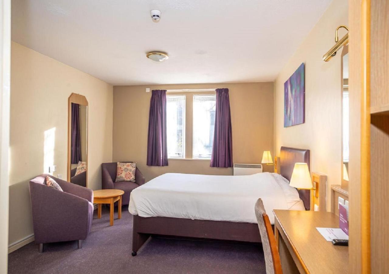 V Lodge Manchester มิดเดิลตัน ภายนอก รูปภาพ