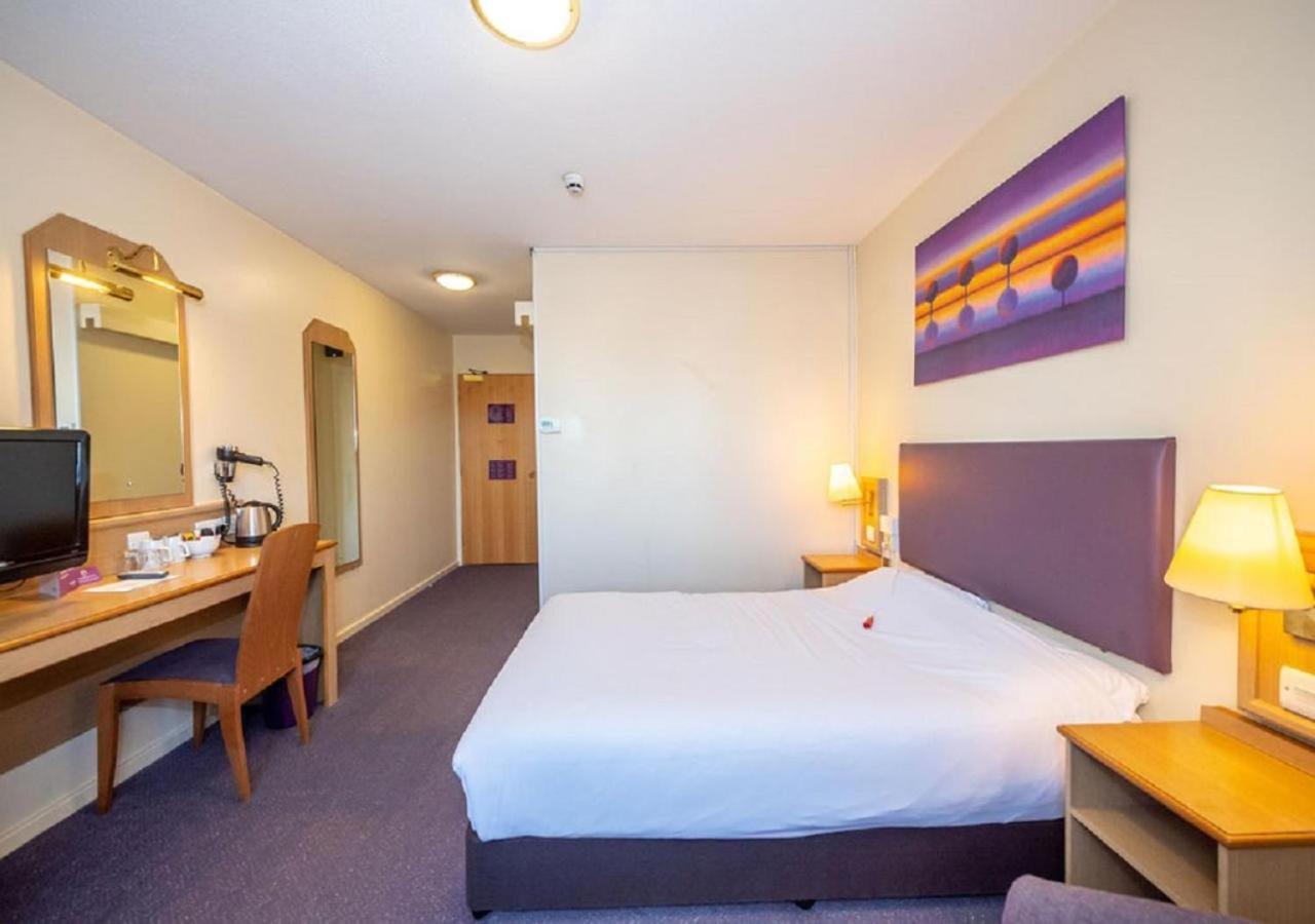 V Lodge Manchester มิดเดิลตัน ภายนอก รูปภาพ