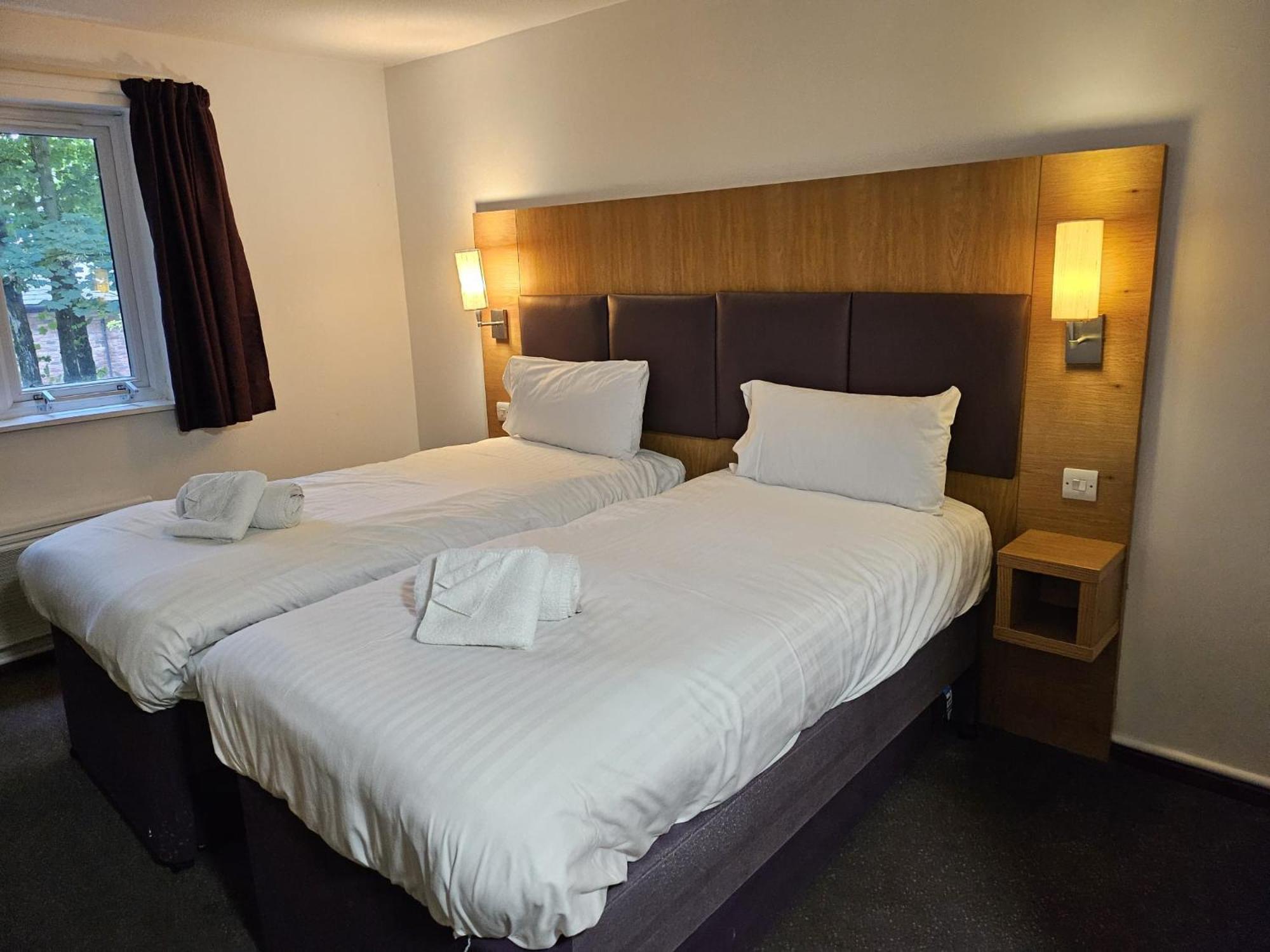 V Lodge Manchester มิดเดิลตัน ภายนอก รูปภาพ