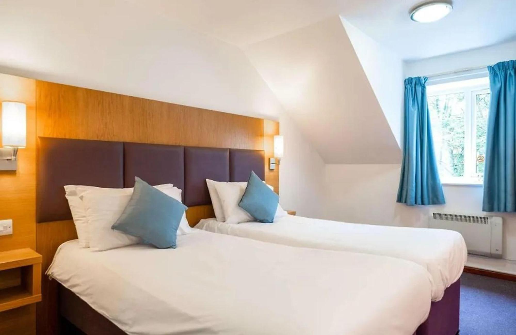 V Lodge Manchester มิดเดิลตัน ภายนอก รูปภาพ