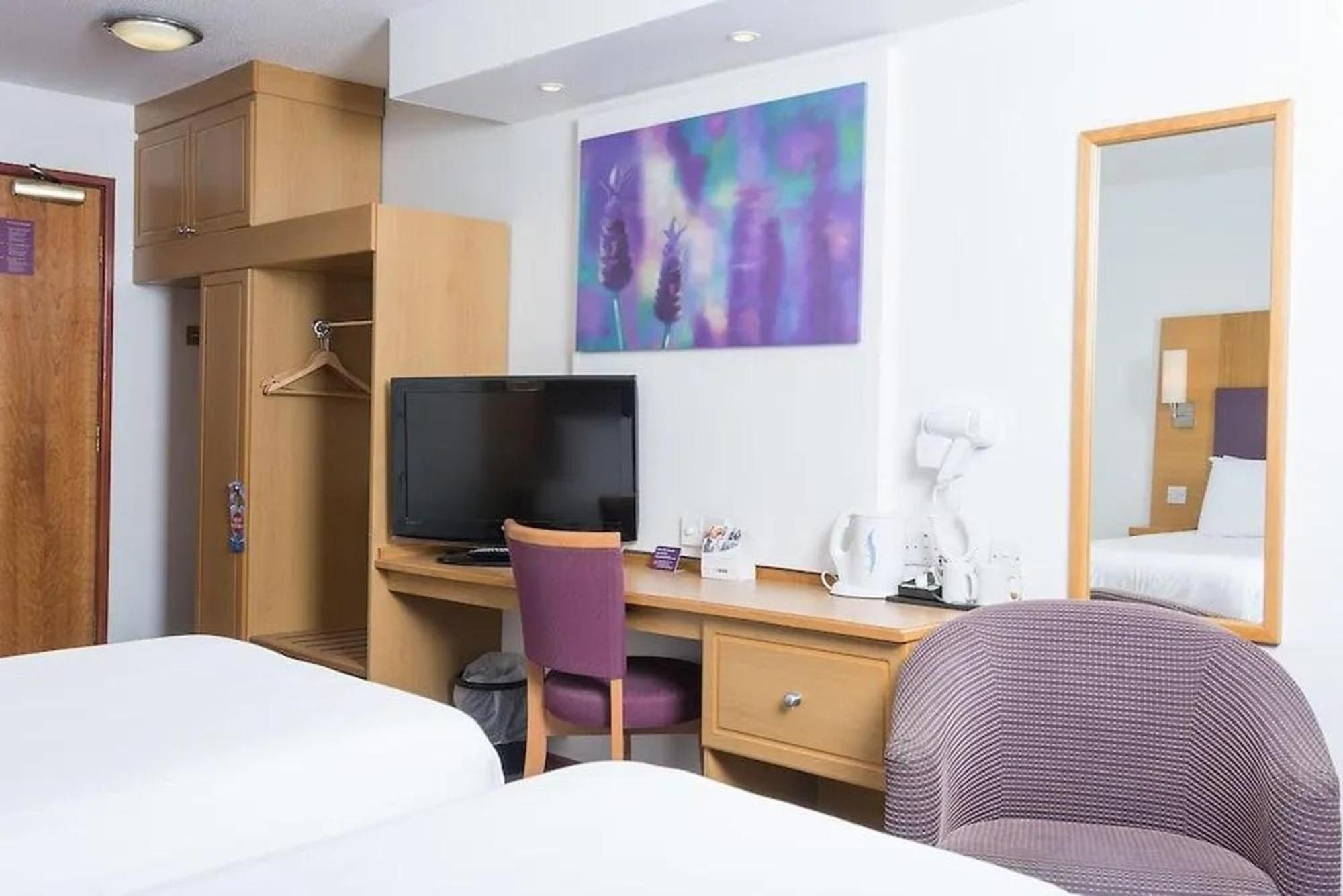V Lodge Manchester มิดเดิลตัน ภายนอก รูปภาพ
