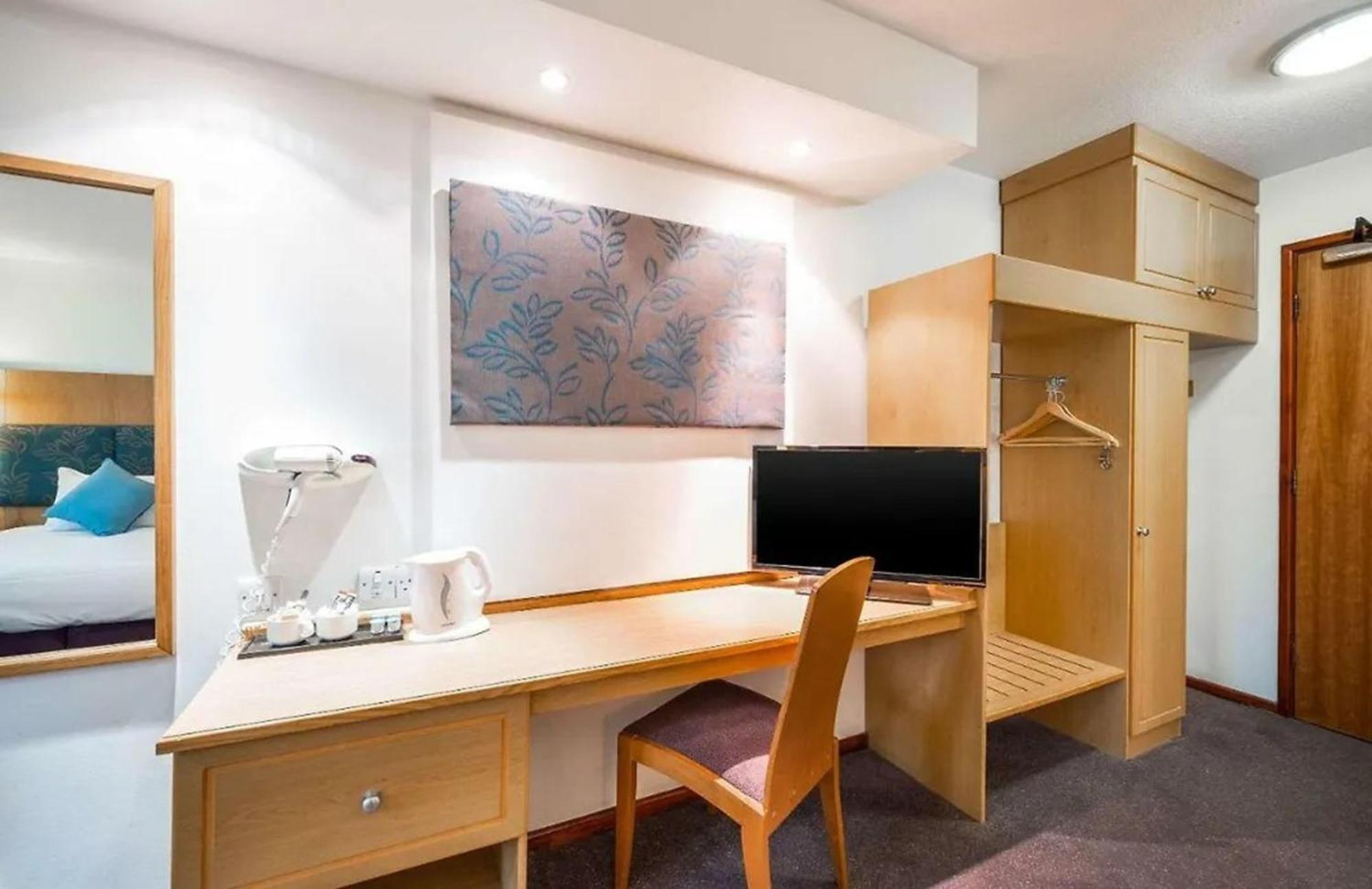 V Lodge Manchester มิดเดิลตัน ภายนอก รูปภาพ